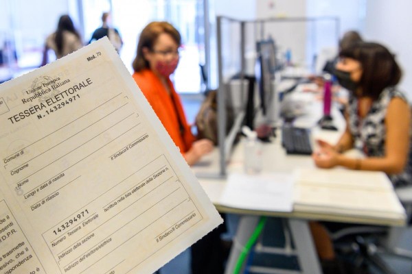 Puoi presentare la tua candidatura a fare il presidente, la presidente, lo scrutatore, la scrutatrice di seggio per il Comune di Bologna