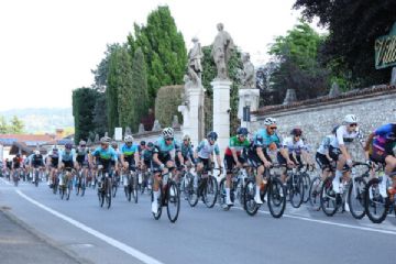 Memorial Paolini: la cronoscalata di San Luca di una passata edizione