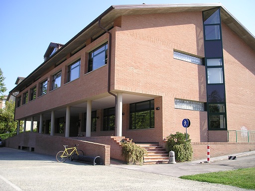 Il Palazzo della Cultura che ospiterà la Biblioteca comunale con il fine lavori della nuova scuola media