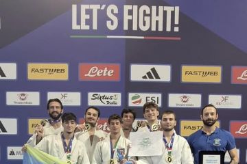 Il Budokan Institute vince il Campionato Italiano a squadre 2024, svoltosi a Roma il 7 dicembre. al centro della foto l'oazzanese Leonardo Cittadini