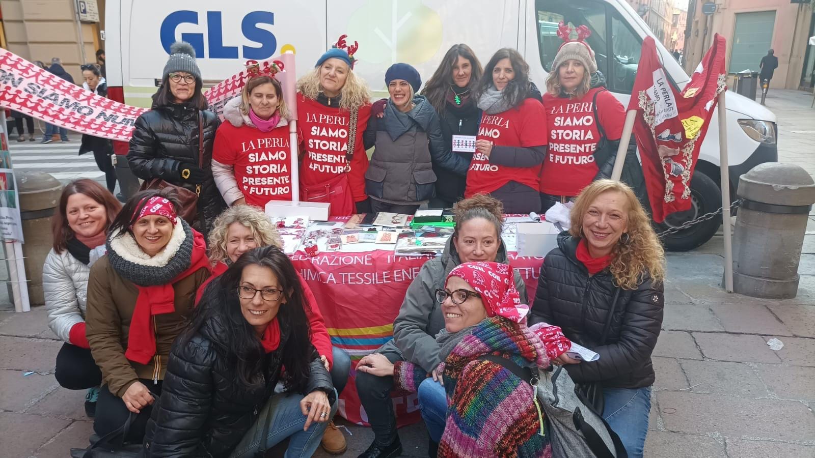 Lavoratrici del Gruppo La Perla durante un presidio