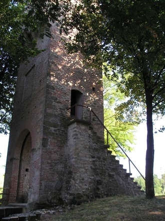 Torre medievale nel borgo di San Pietro di Ozzano