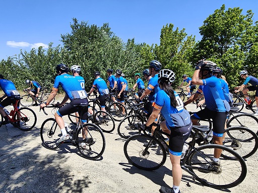 Il gruppo amanti del Tour in partenza dal piazzale di via dello Sport (30 giugno 2024)