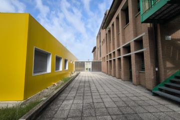 prefabbricati gialli retro