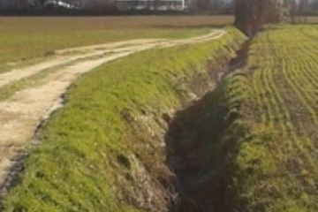 foto fossi, obbligo pulizia per i frontisti, conduttori e proprietari